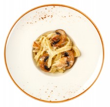 Паста с курицей и шампиньонами
